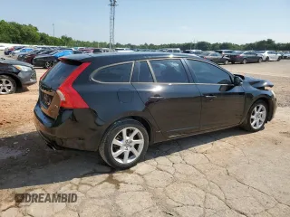 2015 Volvo V60 z VIN YV140MEA2F1209442, wystawiony jako Copart lot #54936914 z przebiegiem Nie podano mil oraz Szkoda całkowita • Salvage title. Historia ofert i sprzedaży dostępna na DreamBid. Obrazek 3.