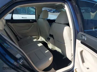 2010 Volkswagen Jetta Sedan Limited with VIN 3VWRX7AJ4AM013803, listed as a IAAI auction lot 41486509 with 162,391 mi miles. Bid and sale history available at carsss.com. Image 8.