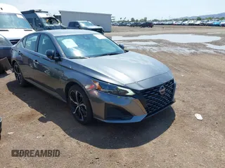 2024 Nissan Altima SR z VIN 1N4BL4CV5RN359557, wystawiony jako IAAI lot #42433348 z przebiegiem 34 440 mil mil oraz . Historia ofert i sprzedaży dostępna na DreamBid. Obrazek 1.