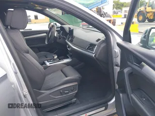 2025 Audi Q5 S line Premium z VIN WA1GAAFYXS2020823, wystawiony jako IAAI lot #42318926 z przebiegiem 9805 mil mil oraz . Historia ofert i sprzedaży dostępna na DreamBid. Obrazek 5.