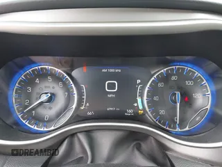 2021 Chrysler Pacifica Touring L with VIN 2C4RC1BG3MR552828, listed as a IAAI auction lot 42207838 with 67,917 mi miles and . Bid and sale history available at DreamBid. Image 7.