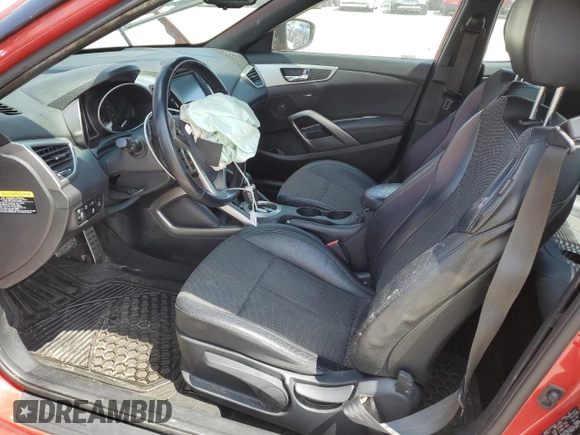2016 Hyundai Veloster z VIN KMHTC6ADXGU270540, wystawiony jako Copart lot #54575165 z przebiegiem 122 606 mil mil oraz Szkody całkowita. Historia ofert i sprzedaży dostępna na DreamBid. Obrazek 7.