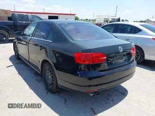2013 Volkswagen Jetta SE z VIN 3VWDP7AJ4DM394597, wystawiony jako IAAI lot #42704268 z przebiegiem 158 242 mil mil oraz . Historia ofert i sprzedaży dostępna na DreamBid. Obrazek 3.