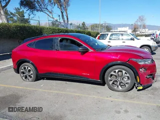 2021 Ford Mustang Mach-E Premium z VIN 3FMTK3SS4MMA58585, wystawiony jako IAAI lot #41360050 z przebiegiem 35 456 mil mil oraz . Historia ofert i sprzedaży dostępna na DreamBid. Obrazek 13.