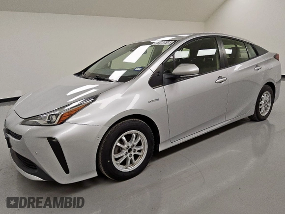 2021 Toyota Prius L Eco z VIN JTDKAMFU0M3140335, wystawiony jako Copart lot #61955845 z przebiegiem 96 071 mil mil oraz Czysty tytuł • Clean title. Historia ofert i sprzedaży dostępna na DreamBid. Obrazek 1.