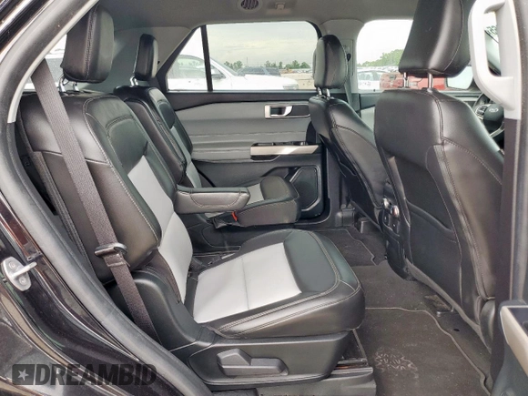 2022 Ford Explorer XLT z VIN 1FMSK7DH2NGC41211, wystawiony jako Copart lot #61841665 z przebiegiem 63 273 mil mil oraz Szkoda całkowita • Salvage title. Historia ofert i sprzedaży dostępna na DreamBid. Obrazek 11.