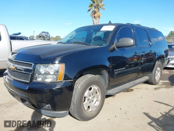 2014 Chevrolet Suburban LT with VIN 1GNSCJE08ER240230, listed as a IAAI auction lot 41702593 with 140,190 mi miles. Bid and sale history available at carsss.com. Image 18.