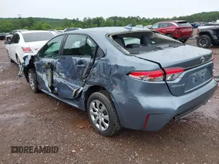 2025 Toyota Corolla LE z VIN 5YFB4MDE1SP294222, wystawiony jako IAAI lot #42462252 z przebiegiem 7 389 mil mil oraz . Historia ofert i sprzedaży dostępna na DreamBid. Obrazek 3.