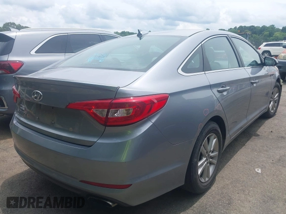 2015 Hyundai Sonata SE z VIN 5NPE24AF2FH124728, wystawiony jako IAAI lot #42453276 z przebiegiem 244 883 mil mil oraz . Historia ofert i sprzedaży dostępna na DreamBid. Obrazek 4.