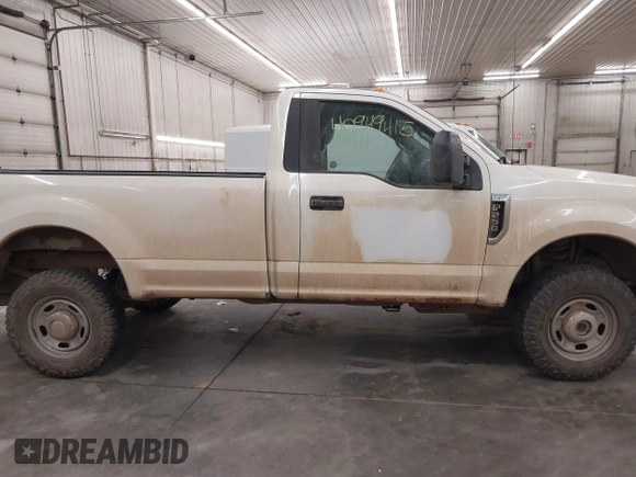 2017 Ford Super Duty F-250 SRW XLT with VIN 1FTBF2B60HED72098, listed as a IAAI auction lot 40949415 with 87,139 mi miles. Bid and sale history available at carsss.com. Image 13.