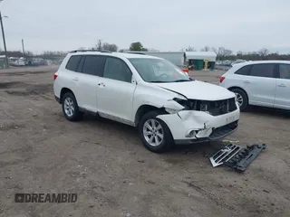 2011 Toyota Highlander z VIN 5TDBK3EH3BS047297, wystawiony jako IAAI lot #41744876 z przebiegiem 127 527 mil mil oraz . Historia ofert i sprzedaży dostępna na DreamBid. Obrazek 1.