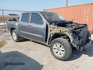 2023 Nissan Frontier Pro-4X z VIN 1N6ED1EK6PN601918, wystawiony jako IAAI lot #42050855 z przebiegiem 43 155 mil mil oraz . Historia ofert i sprzedaży dostępna na DreamBid. Obrazek 1.