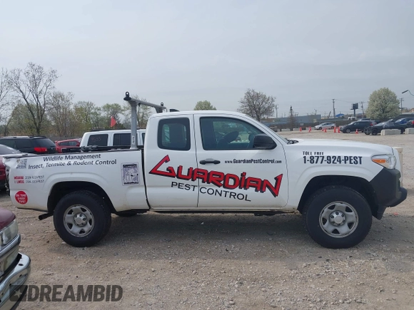 2018 Toyota Tacoma SR z VIN 5TFSX5EN3JX058375, wystawiony jako IAAI lot #42115157 z przebiegiem 171 454 mil mil oraz . Historia ofert i sprzedaży dostępna na DreamBid. Obrazek 14.