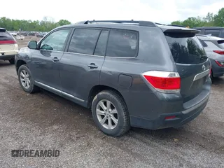 2011 Toyota Highlander z VIN 5TDBK3EH3BS085242, wystawiony jako IAAI lot #42325191 z przebiegiem 200 001 mil mil oraz . Historia ofert i sprzedaży dostępna na DreamBid. Obrazek 3.
