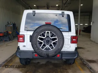 2024 Jeep Wrangler Sahara z VIN 1C4PJXEG6RW337020, wystawiony jako Copart lot #53308325 z przebiegiem 13 606 mil mil oraz Szkoda całkowita • Salvage title. Historia ofert i sprzedaży dostępna na DreamBid. Obrazek 6.