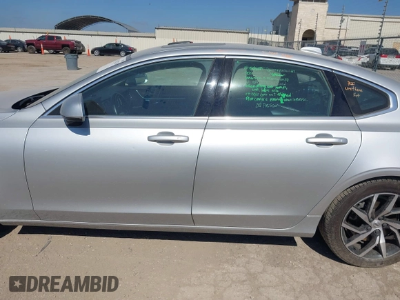 2017 Volvo S90 Momentum с VIN YV1102AK1H1010312, выставлен на аукционе IAAI как лот 41758726 с пробегом 93 375 миль миль и . История ставок и продаж доступна на DreamBid. Изображение 15.