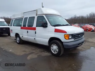 2007 Ford Econoline Cargo Commercial with VIN 1FTNS24W07DB24752, listed as a IAAI auction lot 41710324 with 239,084 mi miles and . Bid and sale history available at carsss.com. Image 1.