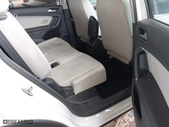2018 Volkswagen Tiguan SEL with VIN 3VV3B7AX0JM001709, listed as a IAAI auction lot 41702672 with 146,499 mi miles. Bid and sale history available at carsss.com. Image 8.