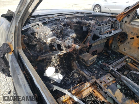 2001 Ford Explorer XLT с VIN 1FMZU63E11ZA33488, выставлен на аукционе Copart как лот 76141524 с пробегом Не указан миль и На запчасти • Non repairable. История ставок и продаж доступна на DreamBid. Изображение 8.