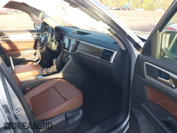 2023 Volkswagen Atlas SE with VIN 1V2HR2CA6PC523233, listed as a IAAI auction lot 41952399 with 28,387 mi miles and . Bid and sale history available at DreamBid. Image 5.