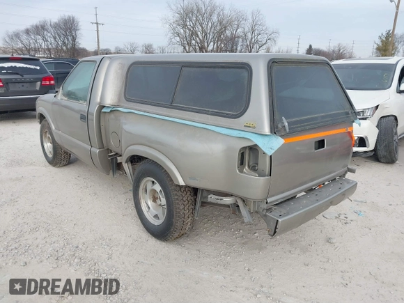1998 GMC Sonoma with VIN 1GTCS1442W8521368, listed as a IAAI auction lot 41225556 with 108,201 mi miles. Bid and sale history available at carsss.com. Image 3.