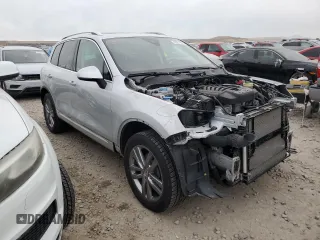 2016 Volkswagen Touareg Sport with VIN WVGEF9BP4GD010645, listed as a Copart auction lot 43271015 with 52,803 mi miles and Salvage Title. Bid and sale history available at DreamBid. Image 4.