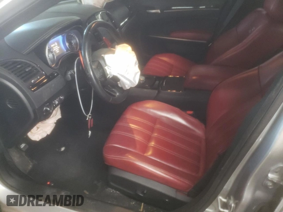 2020 Chrysler 300 S z VIN 2C3CCABT4LH187457, wystawiony jako Copart lot #83415084 z przebiegiem 59 900 mil mil oraz Szkody całkowita. Historia ofert i sprzedaży dostępna na DreamBid. Obrazek 7.