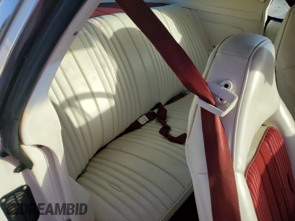 1975 Oldsmobile Cutlass z VIN 3J57T5M323248, wystawiony jako Copart lot #80526124 z przebiegiem 13 934 mil mil oraz Szkody całkowita. Historia ofert i sprzedaży dostępna na DreamBid. Obrazek 10.