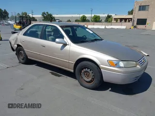 1998 Toyota Camry LE z VIN JT2BF22K5W0094699, wystawiony jako IAAI lot #42334247 z przebiegiem 192 817 mil mil oraz . Historia ofert i sprzedaży dostępna na DreamBid. Obrazek 1.