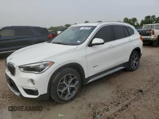 2017 BMW X1 sDrive28i z VIN WBXHU7C38H5H33732, wystawiony jako Copart lot #54667385 z przebiegiem 70 445 mil mil oraz Szkoda całkowita • Salvage title. Historia ofert i sprzedaży dostępna na DreamBid. Obrazek 1.