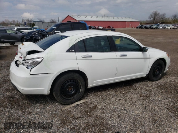 2014 Chrysler 200 Limited z VIN 1C3CCBCG2EN194361, wystawiony jako Copart lot #52613075 z przebiegiem 177 651 mil mil oraz Szkoda całkowita • Salvage title. Historia ofert i sprzedaży dostępna na DreamBid. Obrazek 3.