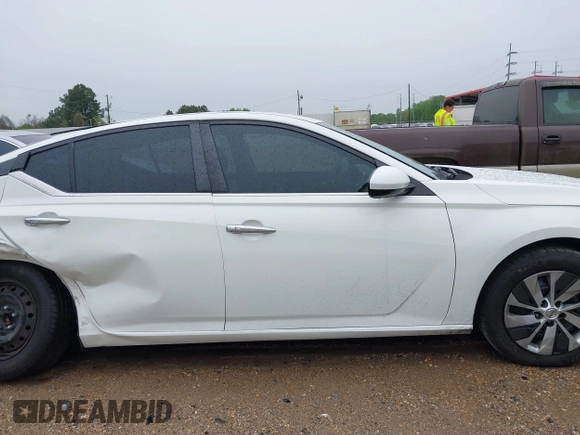 2020 Nissan Altima 2.5 S with VIN 1N4BL4BV0LC206993, listed as a IAAI auction lot 41910438 with 115,558 mi miles. Bid and sale history available at carsss.com. Image 14.