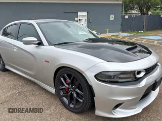 2020 Dodge Charger Scat Pack z VIN 2C3CDXGJ6LH175883, wystawiony jako Copart lot #57995145 z przebiegiem 27 247 mil mil oraz Szkody całkowita. Historia ofert i sprzedaży dostępna na DreamBid. Obrazek 1.