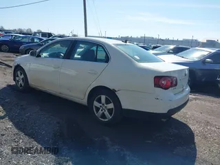 2008 Volkswagen Jetta SE with VIN 3VWRZ71KX8M077504, listed as a IAAI auction lot 40757804 with 186,566 mi miles and . Bid and sale history available at DreamBid. Image 3.