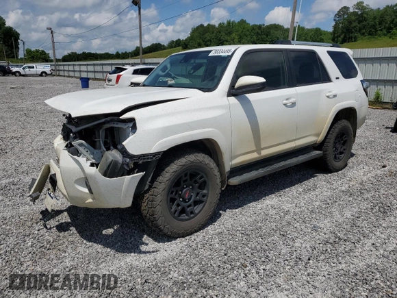 2021 Toyota 4Runner SR5 z VIN JTEMU5JRXM5915622, wystawiony jako Copart lot #56334495 z przebiegiem 109 774 mil mil oraz Szkoda całkowita • Salvage title. Historia ofert i sprzedaży dostępna na DreamBid. Obrazek 1.