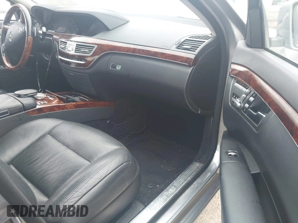 2011 Mercedes-Benz S-Class S 550 with VIN WDDNG7BB0BA382476, listed as a IAAI auction lot 41485553 with 126,082 mi miles. Bid and sale history available at carsss.com. Image 5.