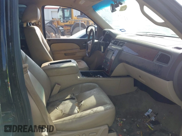 2014 Chevrolet Suburban LTZ with VIN 1GNSCKE08ER220808, listed as a IAAI auction lot 42022477 with 192,488 mi miles and . Bid and sale history available at DreamBid. Image 5.