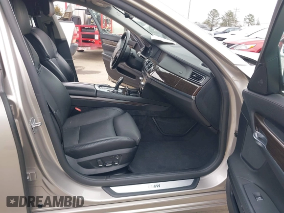 2011 BMW 7 Series 750Li xDrive with VIN WBAKC8C53BC432280, listed as a IAAI auction lot 41520006 with 114,135 mi miles. Bid and sale history available at carsss.com. Image 5.