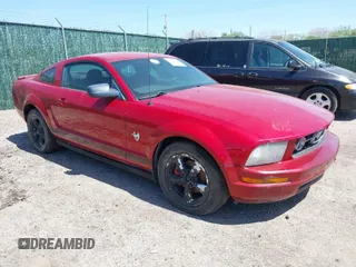 2009 Ford Mustang with VIN 1ZVHT80NX95120308, listed as a IAAI auction lot 42014306 with 136,208 mi miles and . Bid and sale history available at carsss.com. Image 1.