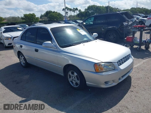 2002 Hyundai Accent GL with VIN KMHCG45C82U268756, listed as a IAAI auction lot 41569829 with 89,752 mi miles. Bid and sale history available at carsss.com. Image 1.
