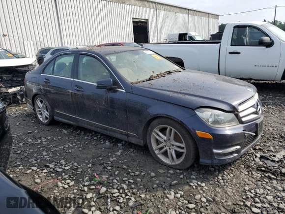 2012 Mercedes-Benz C 300 Sport z VIN WDDGF8BB7CR234264, wystawiony jako Copart lot #62985715 z przebiegiem Nie podano mil oraz Czysty tytuł • Clean title. Historia ofert i sprzedaży dostępna na DreamBid. Obrazek 4.