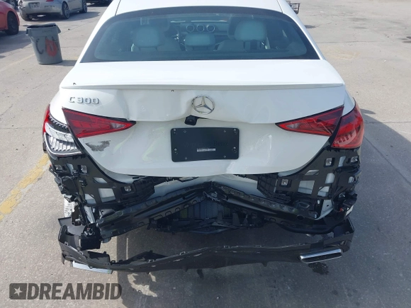 2024 Mercedes-Benz C 300 z VIN W1KAF4GB8RR227839, wystawiony jako IAAI lot #42079634 z przebiegiem 2 062 mil mil oraz . Historia ofert i sprzedaży dostępna na DreamBid. Obrazek 17.