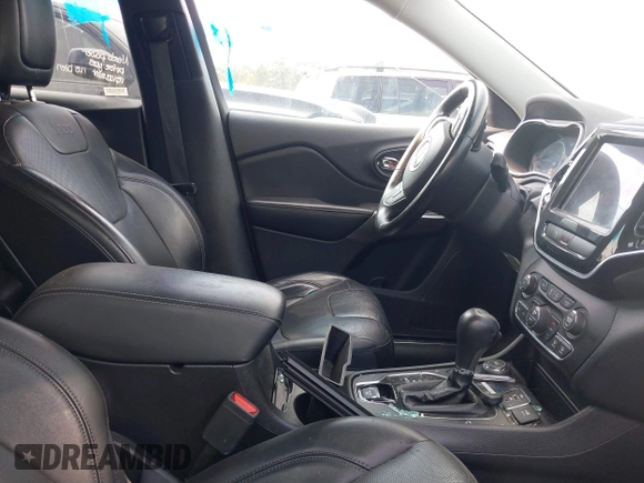 2019 Jeep Cherokee Limited with VIN 1C4PJMDX2KD235618, listed as a IAAI auction lot 40672263 with 82,117 mi miles and . Bid and sale history available at carsss.com. Image 5.