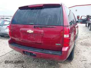 2010 Chevrolet Suburban LT z VIN 1GNUKJE30AR262500, wystawiony jako IAAI lot #42082813 z przebiegiem 270 431 mil mil oraz . Historia ofert i sprzedaży dostępna na DreamBid. Obrazek 4.