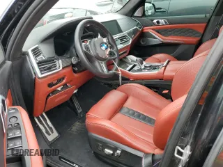 2021 BMW X5 M z VIN 5YMJU0C0XM9H13455, wystawiony jako Copart lot #59625375 z przebiegiem Nie podano mil oraz Szkoda całkowita • Salvage title. Historia ofert i sprzedaży dostępna na DreamBid. Obrazek 7.