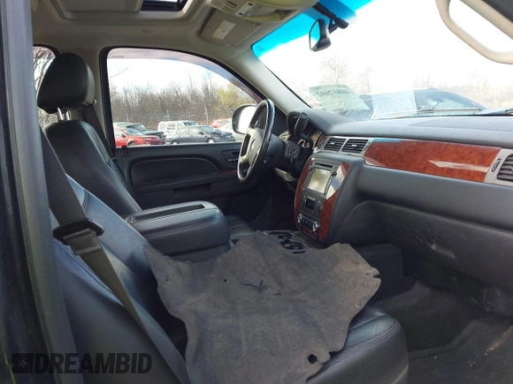 2014 Chevrolet Suburban LT with VIN 1GNSKJE71ER232700, listed as a IAAI auction lot 40812602 with 245,852 mi miles and . Bid and sale history available at DreamBid. Image 5.