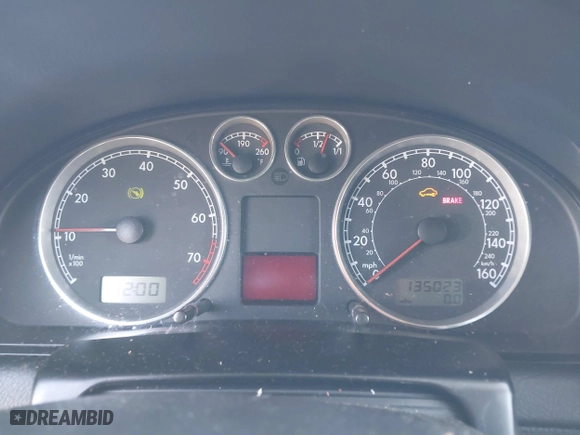 2003 Volkswagen Passat GLX with VIN WVWRH63B73P189189, listed as a IAAI auction lot 41695418 with 135,023 mi miles. Bid and sale history available at carsss.com. Image 7.