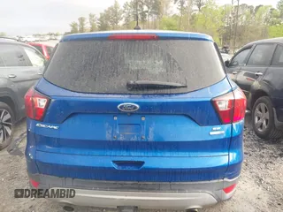 2019 Ford Escape SE z VIN 1FMCU9GD5KUA06575, wystawiony jako IAAI lot #41942726 z przebiegiem 85 290 mil mil oraz . Historia ofert i sprzedaży dostępna na DreamBid. Obrazek 16.