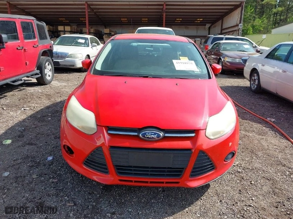 2014 Ford Focus SE with VIN 1FADP3K25EL230853, listed as a IAAI auction lot 41918975 with 147,268 mi miles. Bid and sale history available at carsss.com. Image 6.