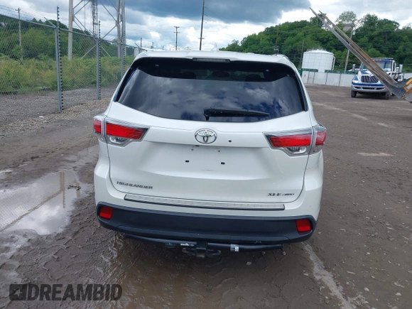 2016 Toyota Highlander XLE z VIN 5TDJKRFH6GS260362, wystawiony jako IAAI lot #42337581 z przebiegiem 69 619 mil mil oraz . Historia ofert i sprzedaży dostępna na DreamBid. Obrazek 17.